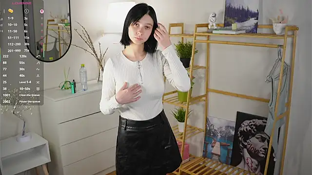 Snapshot of SuzanneHowse chatting on November 2025 04:46:01 AM SuzanneHowse online show from November 2025 04:46:01 AM