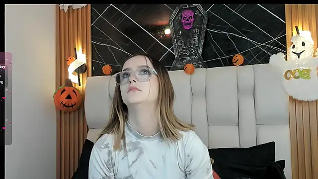 kristal joi dl online show from October 2025 12:27:01 PM