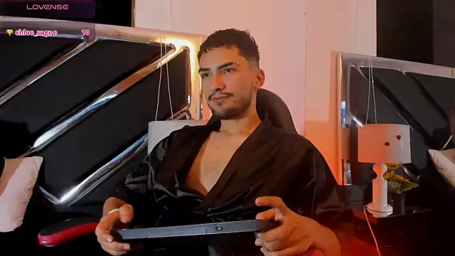 Snapshot of AlekRuizx chatting on September 2025 03:50:01 AM AlekRuizx online show from September 2025 03:50:01 AM