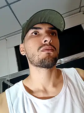 Snapshot of AlekRuizx chatting on September 2025 12:00:02 AM AlekRuizx online show from September 2025 12:00:02 AM