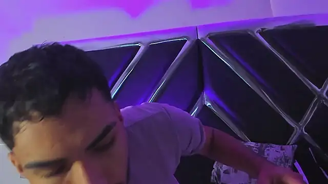 Snapshot of AlekRuizx chatting on September 2025 01:45:01 PM AlekRuizx online show from September 2025 01:45:01 PM