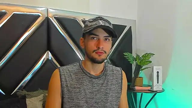 Snapshot of AlekRuizx chatting on September 2025 03:55:02 AM AlekRuizx online show from September 2025 03:55:02 AM