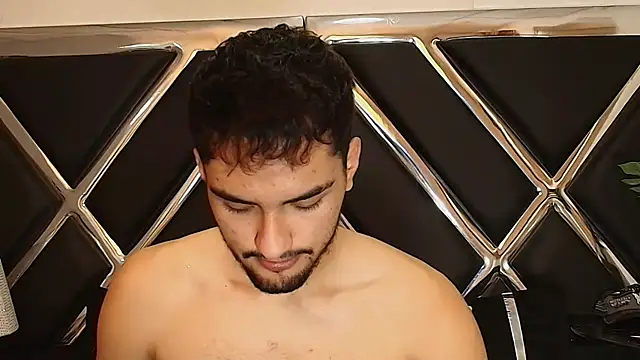 Snapshot of AlekRuizx chatting on September 2025 03:00:02 AM AlekRuizx online show from September 2025 03:00:02 AM