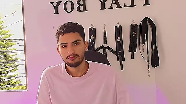 Snapshot of AlekRuizx chatting on September 2025 04:56:02 PM AlekRuizx online show from September 2025 04:56:02 PM