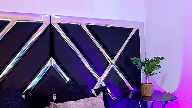 Snapshot of AlekRuizx chatting on October 2025 03:27:01 AM AlekRuizx online show from October 2025 03:27:01 AM