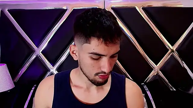 Snapshot of AlekRuizx chatting on October 2025 03:37:02 AM AlekRuizx online show from October 2025 03:37:02 AM