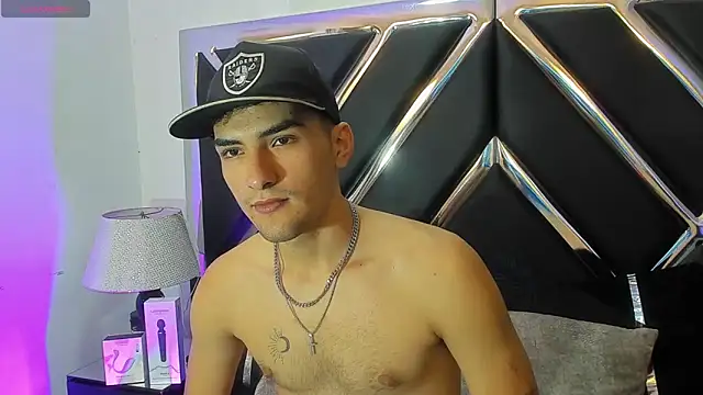 Snapshot of AlekRuizx chatting on October 2025 01:39:01 AM AlekRuizx online show from October 2025 01:39:01 AM