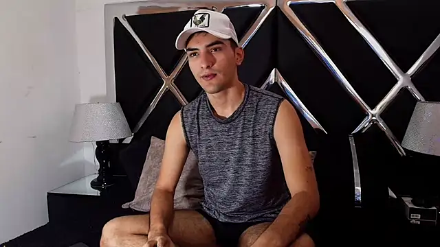 Snapshot of AlekRuizx chatting on October 2025 07:21:02 PM AlekRuizx online show from October 2025 07:21:02 PM