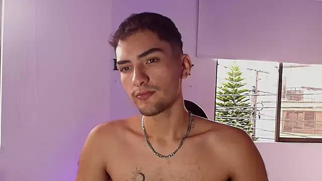 Snapshot of AlekRuizx chatting on November 2025 03:46:02 PM AlekRuizx online show from November 2025 03:46:02 PM