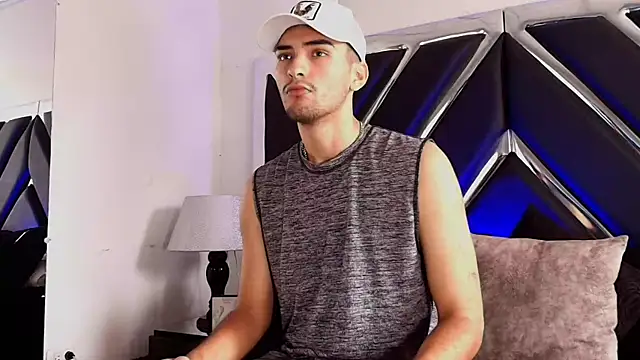 Snapshot of AlekRuizx chatting on November 2025 07:36:02 PM AlekRuizx online show from November 2025 07:36:02 PM