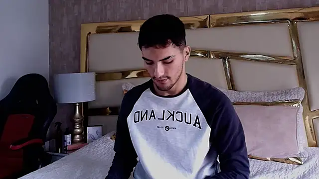 Snapshot of AlekRuizx chatting on November 2025 04:05:01 PM AlekRuizx online show from November 2025 04:05:01 PM