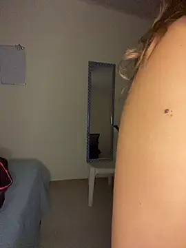 Snapshot of destiny69col chatting on November 2025 01:40:01 AM destiny69col online show from November 2025 01:40:01 AM