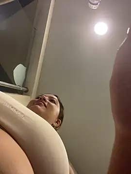 Snapshot of destiny69col chatting on November 2025 01:28:02 AM destiny69col online show from November 2025 01:28:02 AM