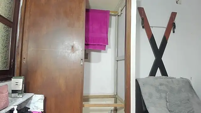 Snapshot of EmmaHollis chatting on October 2025 12:35:02 PM EmmaHollis online show from October 2025 12:35:02 PM