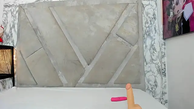 Snapshot of EmmaHollis chatting on November 2025 12:37:02 PM EmmaHollis online show from November 2025 12:37:02 PM