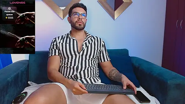 ZarekFox online show from October 2025 07:25:02 PM