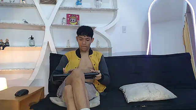 Snapshot of BEAUTY_BOYS1 chatting on October 2025 07:07:02 AM BEAUTY BOYS1 online show from October 2025 07:07:02 AM