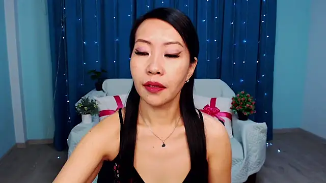 Snapshot of LiaPak chatting on November 2025 01:05:01 AM LiaPak online show from November 2025 01:05:01 AM