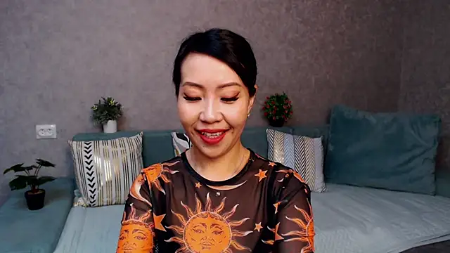 Snapshot of LiaPak chatting on November 2025 01:04:02 AM LiaPak online show from November 2025 01:04:02 AM