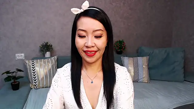 Snapshot of LiaPak chatting on November 2025 01:00:02 AM LiaPak online show from November 2025 01:00:02 AM