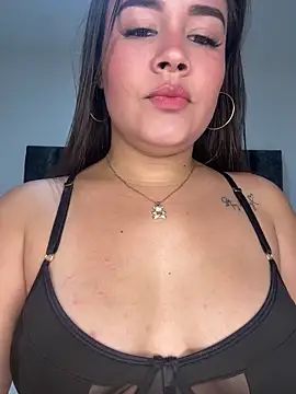 Snapshot of Bella-kim- chatting on November 2025 05:07:02 AM Bella-kim- online show from November 2025 05:07:02 AM