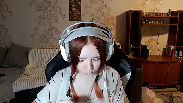 PansyBorriello online show from September 2025 04:10:02 PM