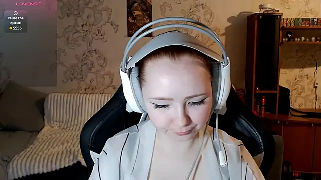 PansyBorriello online show from September 2025 04:12:01 PM