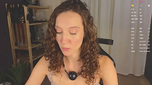 Snapshot of laracroftmansion chatting on October 2025 07:10:02 PM laracroftmansion online show from October 2025 07:10:02 PM