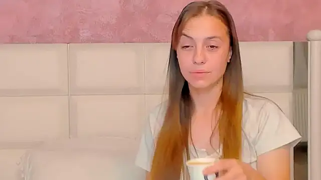 Snapshot of MillieTinny chatting on October 2025 03:04:01 AM MillieTinny online show from October 2025 03:04:01 AM