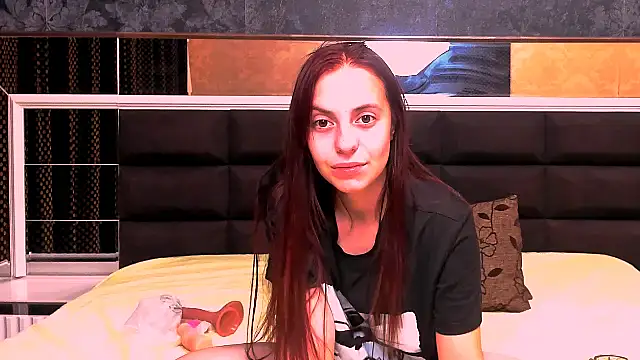 Snapshot of MillieTinny chatting on October 2025 05:52:01 PM MillieTinny online show from October 2025 05:52:01 PM