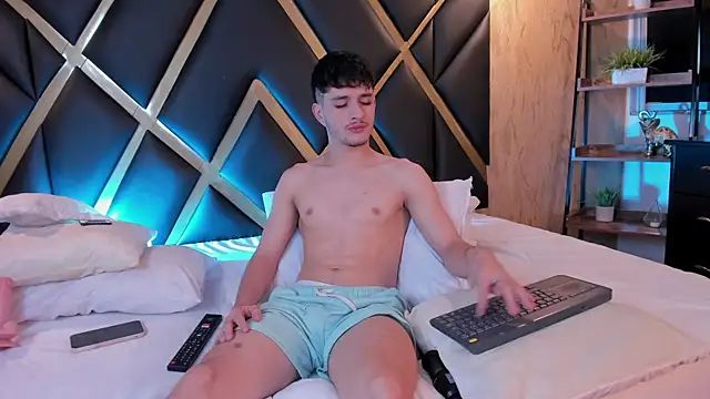 LiamMuller online show from October 2025 12:06:02 PM