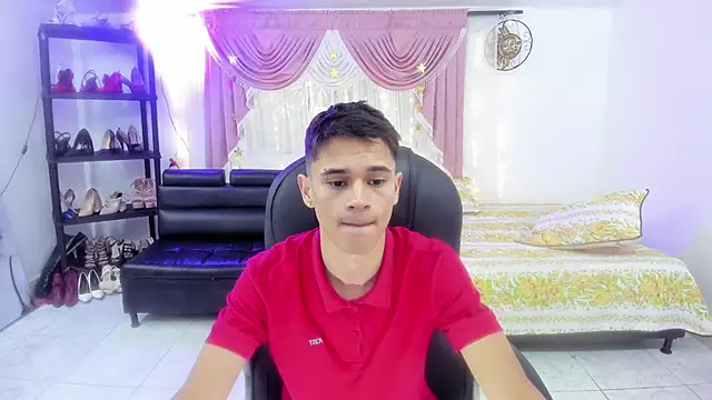 Snapshot of Aron_Boyy chatting on September 2025 07:36:01 PM Aron Boyy online show from September 2025 07:36:01 PM