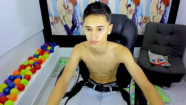 Snapshot of Aron_Boyy chatting on September 2025 01:43:02 PM Aron Boyy online show from September 2025 01:43:02 PM