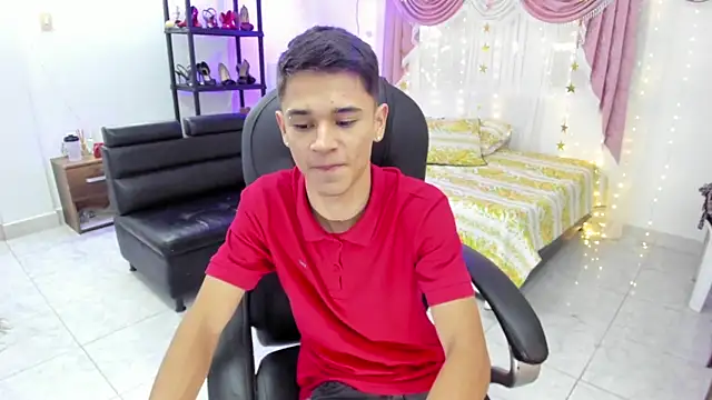 Snapshot of Aron_Boyy chatting on September 2025 08:21:02 PM Aron Boyy online show from September 2025 08:21:02 PM