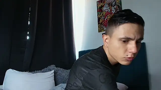 Warmteam777 online show from October 2025 08:32:02 PM