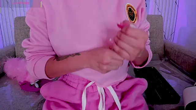 chloegils  online show from October 2025 02:30:02 PM