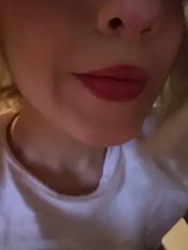 Snapshot of SweetBunnyGF chatting on October 2025 11:27:01 PM SweetBunnyGF online show from October 2025 11:27:01 PM