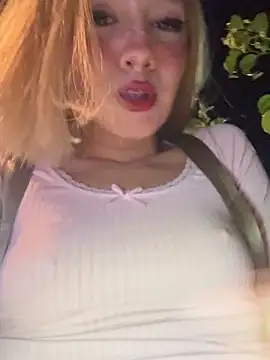 Snapshot of SweetBunnyGF chatting on November 2025 12:22:02 AM SweetBunnyGF online show from November 2025 12:22:02 AM