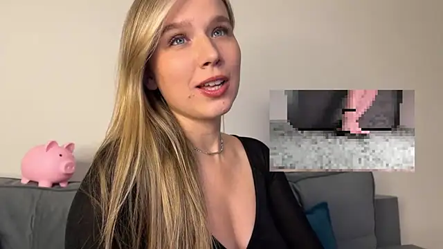 Snapshot of GoddessRoss chatting on September 2025 07:19:02 PM GoddessRoss online show from September 2025 07:19:02 PM