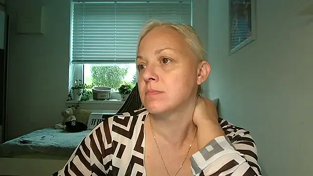 Linsy Kim online show from October 2025 06:11:02 AM