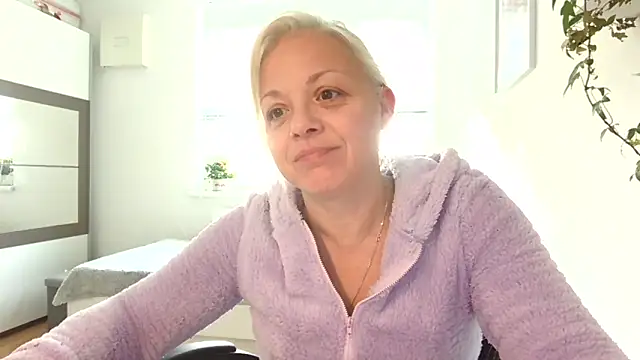 Linsy Kim online show from October 2025 08:48:01 AM