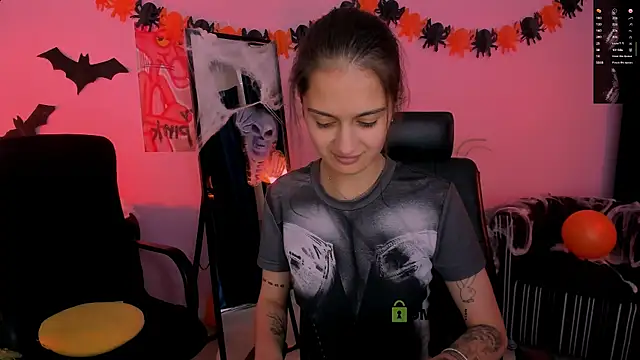 Snapshot of talia_seduce chatting on October 2025 01:03:02 PM talia seduce online show from October 2025 01:03:02 PM