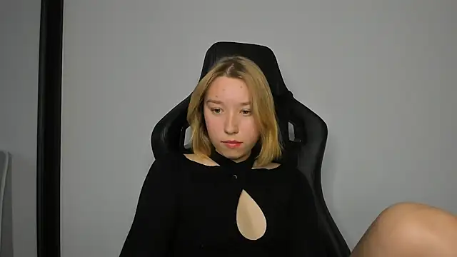 Snapshot of Agatha_May chatting on October 2025 12:04:02 PM Agatha May online show from October 2025 12:04:02 PM