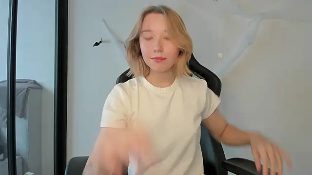 Snapshot of Agatha_May chatting on October 2025 04:48:01 AM Agatha May online show from October 2025 04:48:01 AM