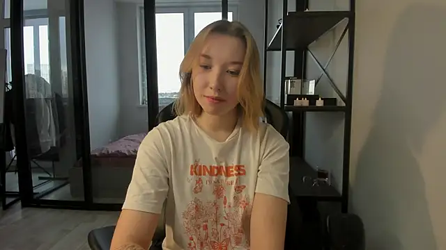 Snapshot of Agatha_May chatting on November 2025 04:33:02 AM Agatha May online show from November 2025 04:33:02 AM