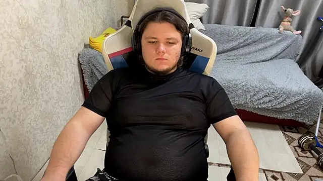 Snapshot of desiredude9 chatting on October 2025 05:43:01 PM desiredude9 online show from October 2025 05:43:01 PM