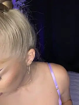 AubrieleRouj1 online show from September 2025 03:50:01 PM