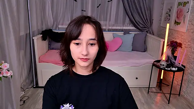 EmilySwonn online show from October 2025 04:02:02 PM