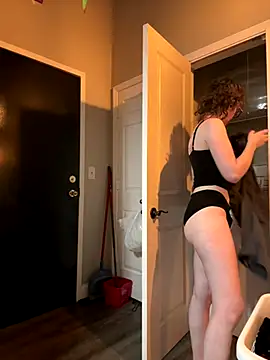 Snapshot of knottybunny chatting on December 2025 11:43:02 PM knottybunny online show from December 2025 11:43:02 PM