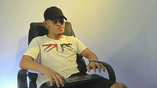 Snapshot of Manuel_FPG chatting on September 2025 07:57:02 PM Manuel FPG online show from September 2025 07:57:02 PM